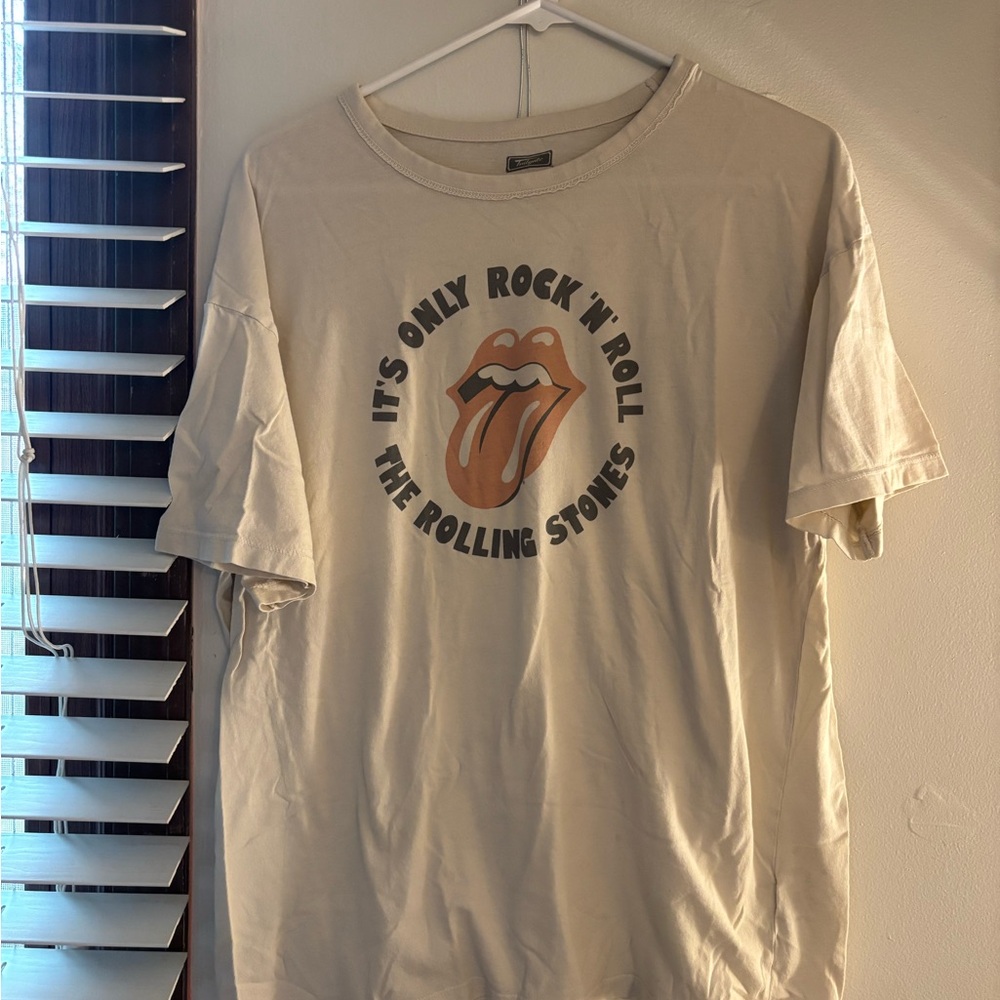 American Eagle Outfitters Cream Graphic Tee